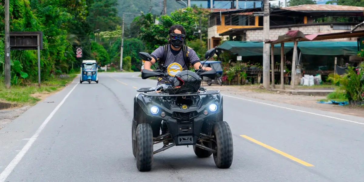 Se necesita licencia para manejar una cuatrimoto makiba